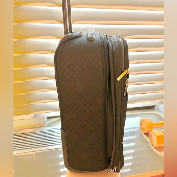 Vera Bradley Softside Expandable 2-Wheel Carry On Suitcase - Picture 4 of 7